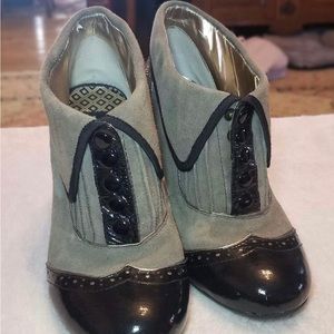 DV by Dolce Vita Shoe Boot, Size 6, Grey Suede and Patent Leather, Snap Closure